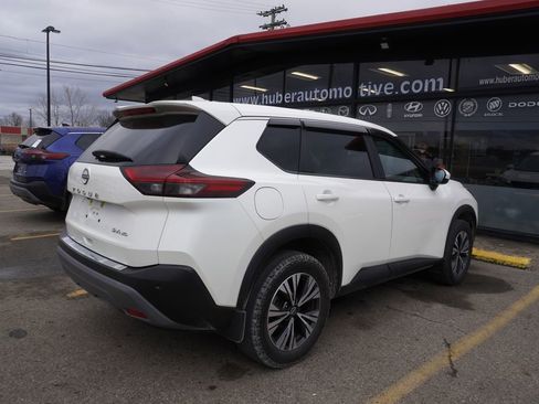 Used 2023 Nissan Rogue SV image 6