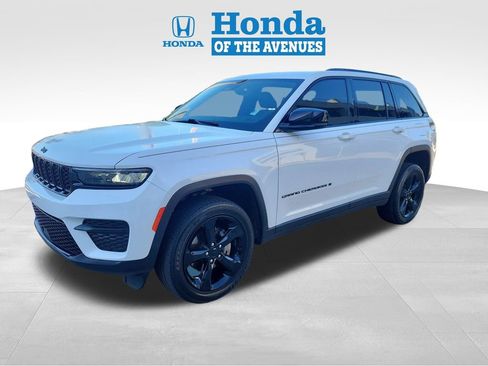 Used 2023 Jeep Grand Cherokee Altitude RWD image 2