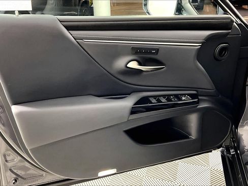 Used 2025 Lexus ES 300h w/ Premium Package image 20