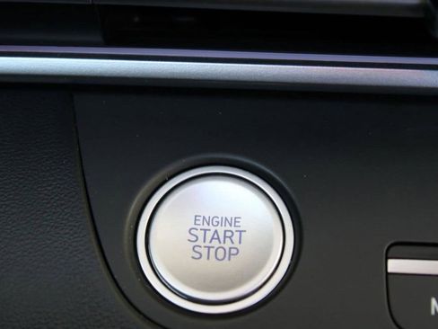 Used 2025 Hyundai Elantra Limited FWD image 25