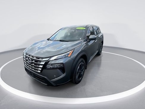 Used 2024 Nissan Rogue SV AWD/4WD image 4