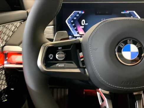 Used 2025 BMW 760i xDrive image 24