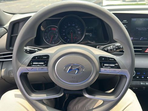 Used 2023 Hyundai Elantra SEL FWD image 16