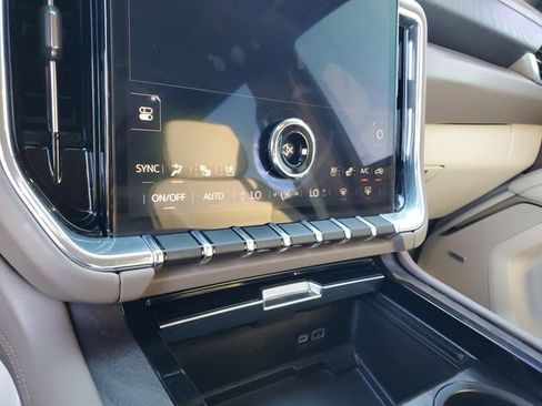 Used 2025 GMC Yukon Denali w/ Sun & Power Step Package image 22