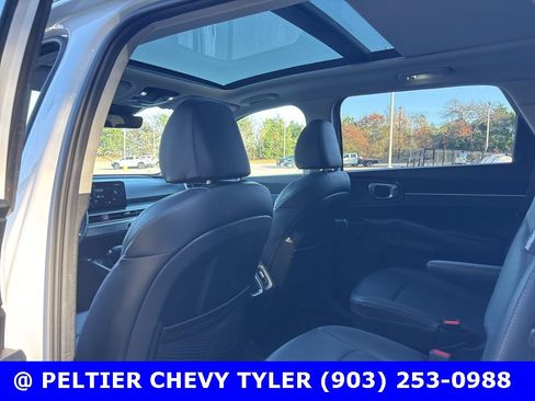Used 2025 Kia Sorento EX w/ Panoramic Sunroof Package image 18