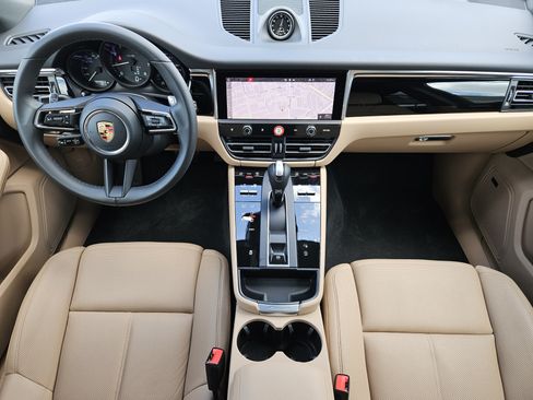 Certified 2026 Porsche Macan AWD/4WD image 24