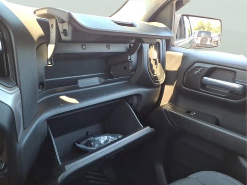 Used 2020 Chevrolet Silverado 1500 Custom w/ Custom Value Package AWD/4WD image 26