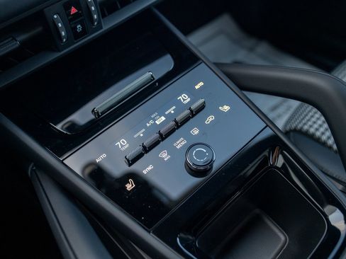 New 2026 Porsche Cayenne GTS image 20