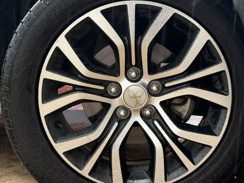 Used 2017 Mitsubishi Outlander SE image 8