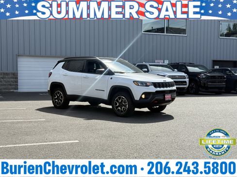 Used 2025 Jeep Compass Trailhawk AWD/4WD image 41