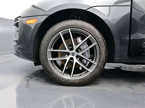 Used 2025 Porsche Macan image 6