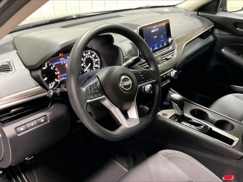 Used 2025 Nissan Altima 2.5 SV image 14