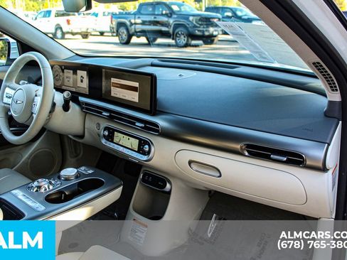 Used 2025 Genesis GV60 RWD image 24