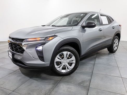 Used 2024 Chevrolet Trax LS image 3