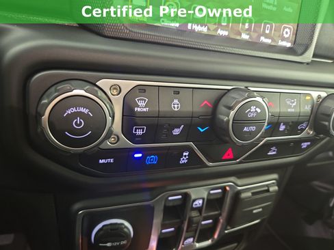 Used 2023 Jeep Wrangler Unlimited Sahara w/ Cold Weather Group AWD/4WD image 27