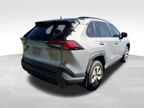 Used 2019 Toyota RAV4 LE FWD image 3