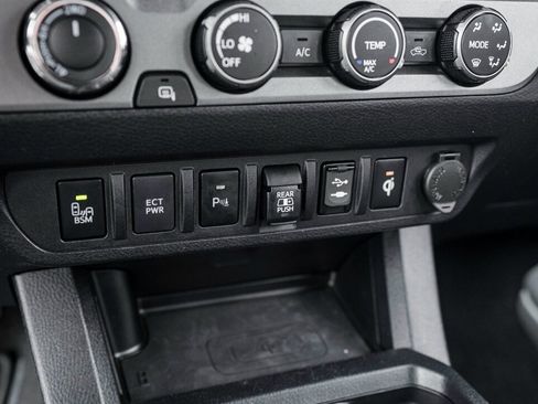 Used 2019 Toyota Tacoma TRD Off-Road image 31