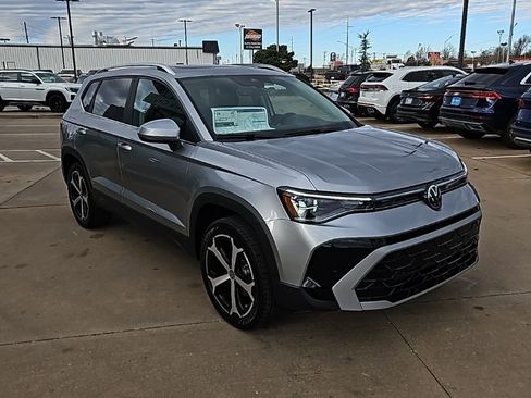 New 2026 Volkswagen Taos SEL AWD/4WD image 3