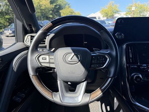 Used 2024 Lexus LX 600 4WD w/ Ultra Luxury Package image 14