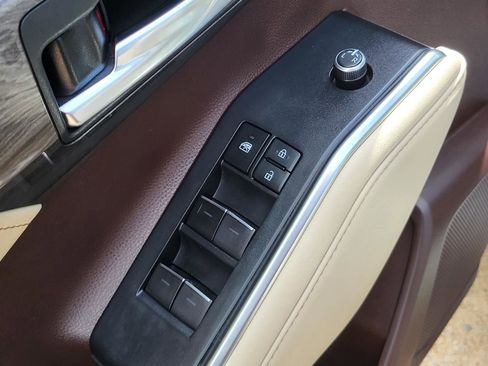 Used 2020 Toyota Highlander Limited FWD image 20