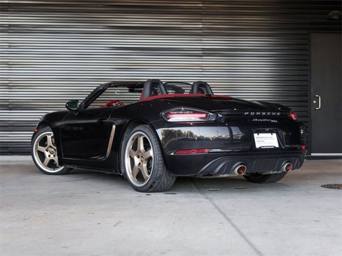 Certified 2021 Porsche 718 Boxster image 3