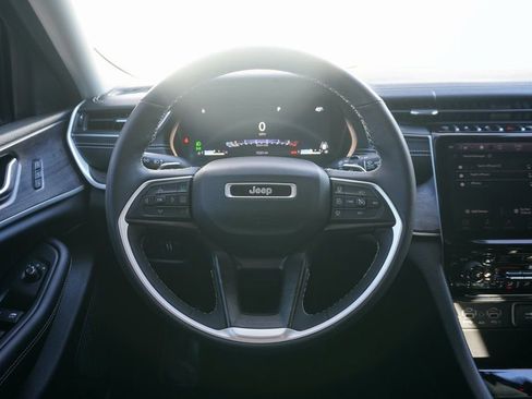 Used 2023 Jeep Grand Cherokee L Limited image 15