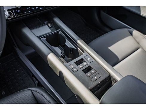 Used 2025 Hyundai Ioniq 6 SEL AWD/4WD image 17