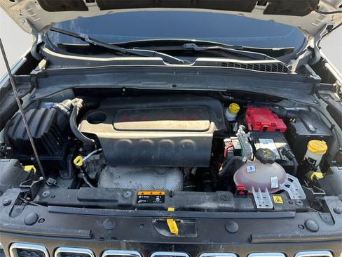 Used 2019 Jeep Renegade Latitude image 9