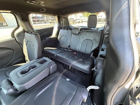 New 2026 Chrysler Pacifica Select image 18