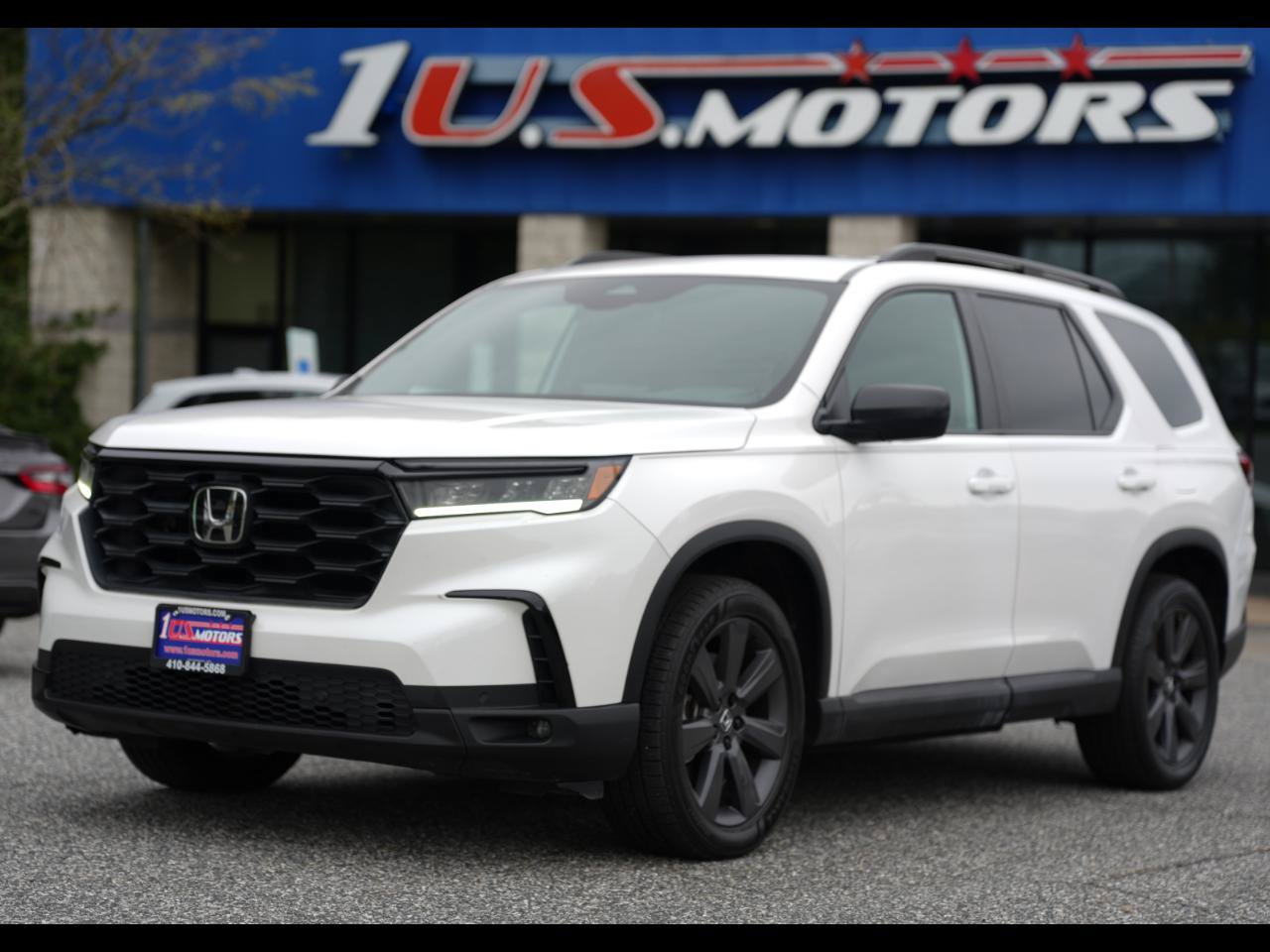Used 2025 Honda Pilot Sport image 1