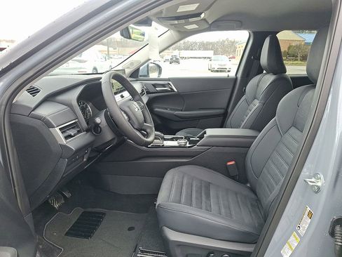 New 2026 Mitsubishi Outlander SE image 6