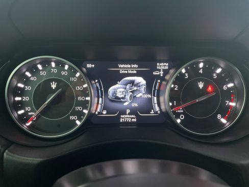 Used 2021 Maserati Levante image 24