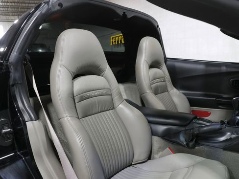 Used 2004 Chevrolet Corvette Coupe w/ Roof Package RWD image 45