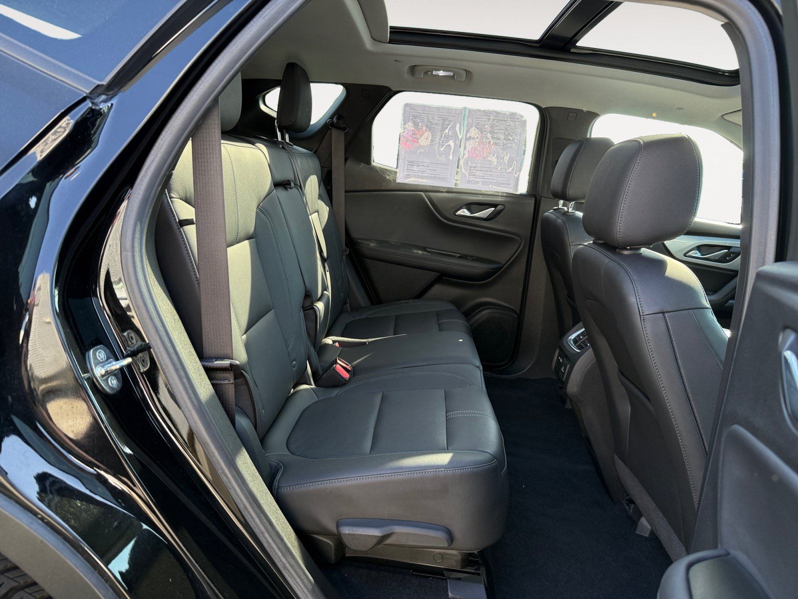 Used 2020 Chevrolet Blazer LT w/ Sound & Technology Package FWD image 18