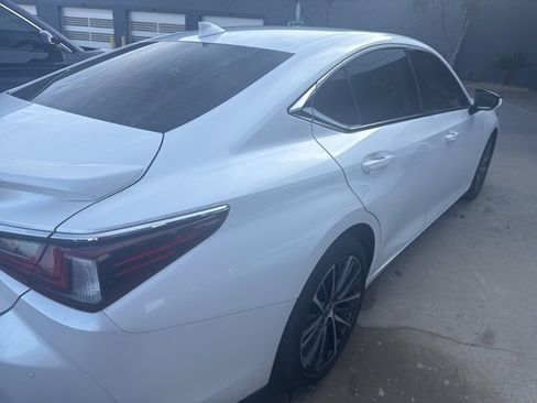 Used 2023 Lexus ES 300h w/ Premium Package image 2