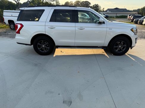 Used 2018 Ford Expedition XLT w/ Equipment Group 202A AWD/4WD image 8