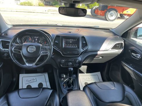 Used 2020 Jeep Cherokee Latitude Plus w/ Comfort/Convenience Group AWD/4WD image 10