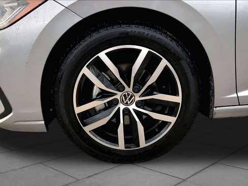 Used 2025 Volkswagen Jetta SE FWD image 11