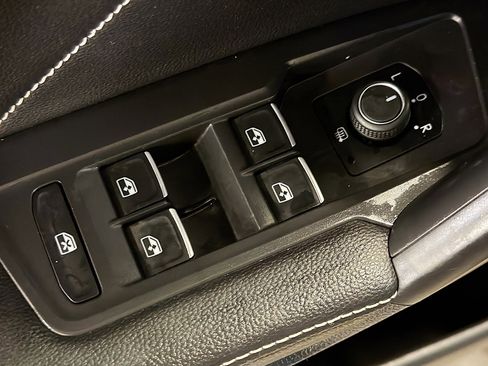 Used 2022 Volkswagen Tiguan SE R-Line image 15