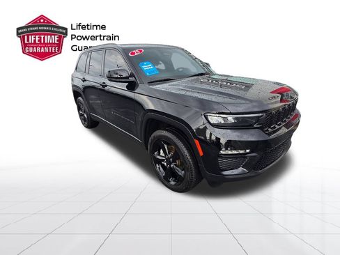 Used 2025 Jeep Grand Cherokee Limited w/ Black Appearance Package RWD image 5