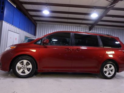 Used 2018 Toyota Sienna LE