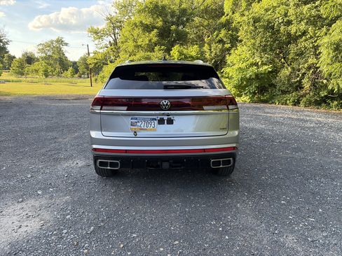 Used 2024 Volkswagen Atlas Cross Sport SEL R-Line AWD/4WD image 6