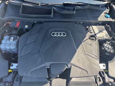 Used 2019 Audi Q8 Premium w/ Convenience Package AWD/4WD image 10