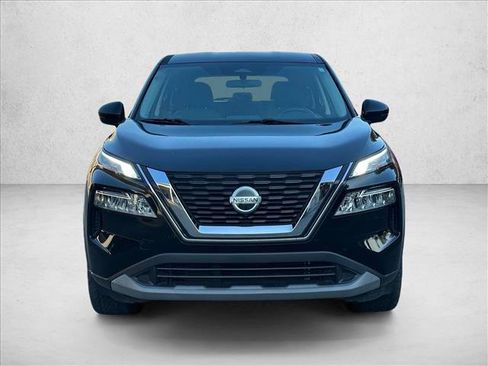 Used 2021 Nissan Rogue SV image 2