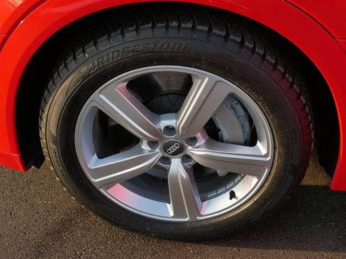 Used 2022 Audi e-tron Premium w/ Convenience Plus Package image 15