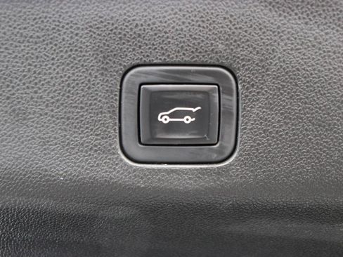 Used 2024 GMC Yukon SLT image 61