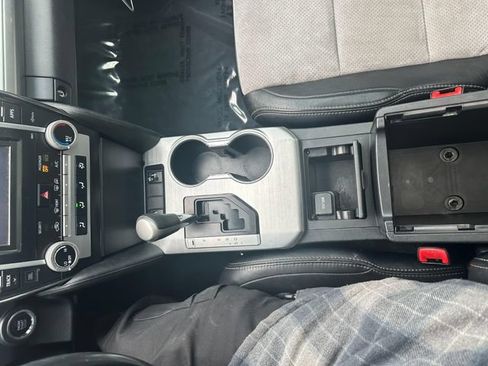 Used 2014 Toyota Camry SE w/ Leather Package FWD image 18