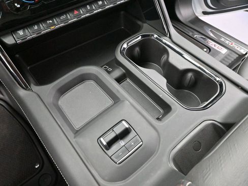 Used 2025 GMC Sierra 2500 AT4X image 12