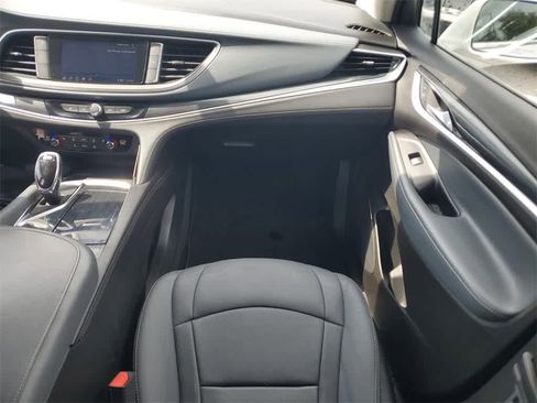 Used 2020 Buick Enclave Essence image 13