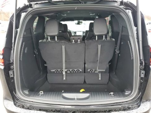 New 2026 Chrysler Pacifica Select image 5
